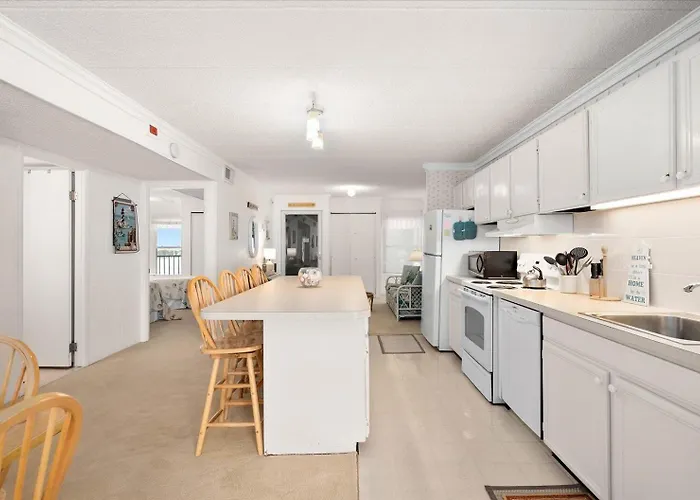 Beautiful Ocean Views From 2 Bedroom Sea Terrace With Outdoor Pool!