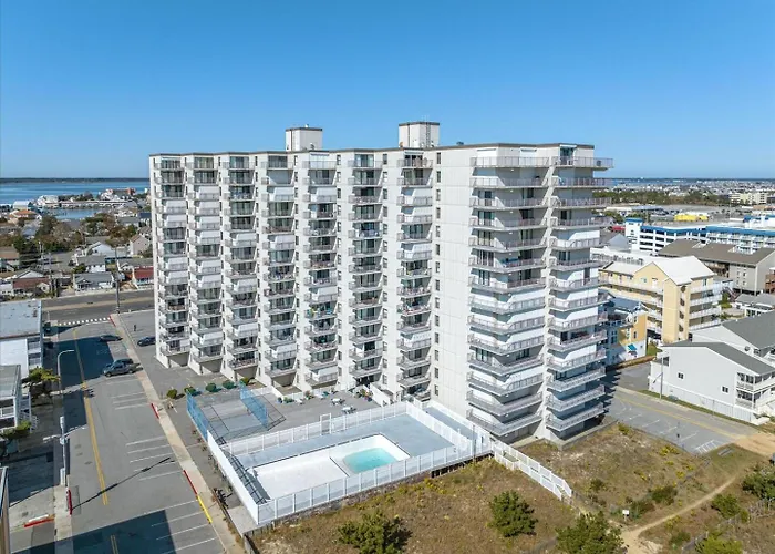 Beautiful Ocean Views From 2 Bedroom Sea Terrace With Outdoor Pool! Holiday home *